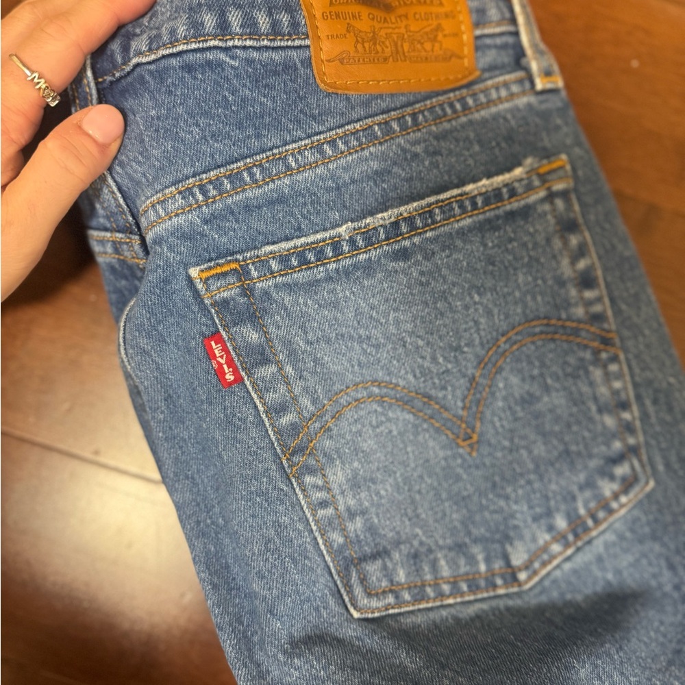 Levi's - Picture 4 of 4